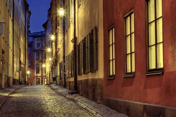Флизелинов фототапет стара осветена улица 375 x 250 см
