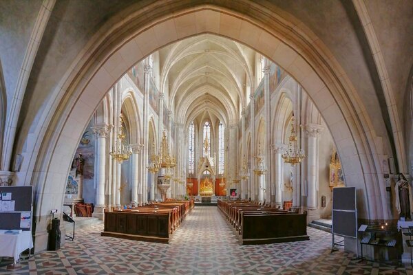 Флизелинов фототапет интериор на църквата 375 x 250 см