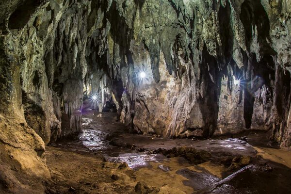 Флизелинов фототапет осветена пещера 375 x 250 см