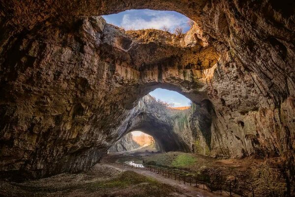 Флизелинов фототапет красива гледка от пещера 375 x 250 см