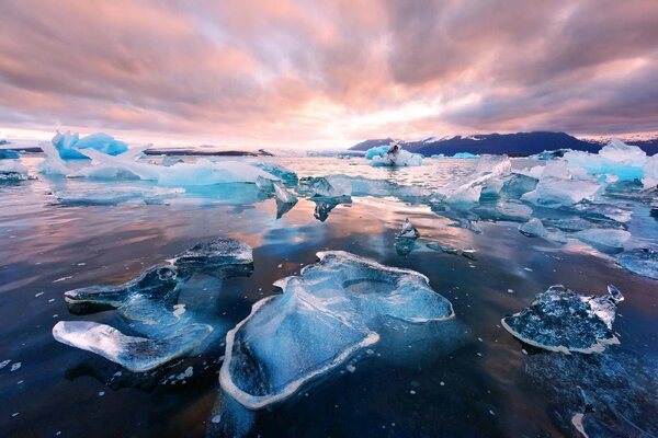 Флизелинов фототапет ледникова лагуна 375 x 250 см