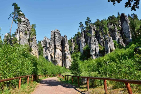 Флизелинов фототапет високи скални кули 375 x 250 см