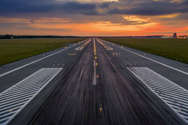 Флизелинов фототапет железопътна линия до летището 375 x 250 см