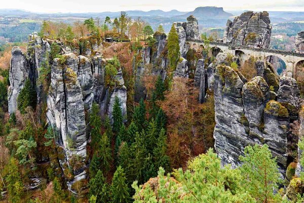 Флизелинов фототапет живописна гледка към скали 375 x 250 см