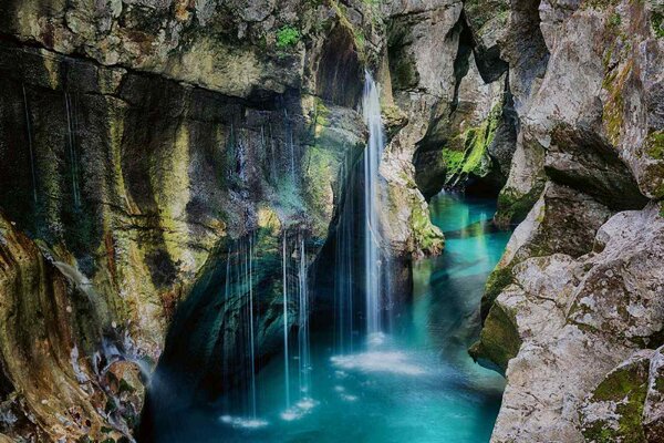 Флизелинов фототапет водопад в словения 375 x 250 см