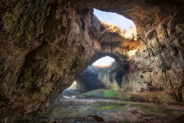Флизелинов фототапет гледка от пещерата 375 x 250 см