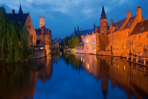 Флизелинов фототапет красива тухлена архитектура 375 x 250 см