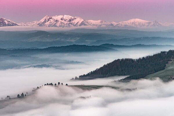 Флизелинов фототапет пейзаж в мъгла 375 x 250 см