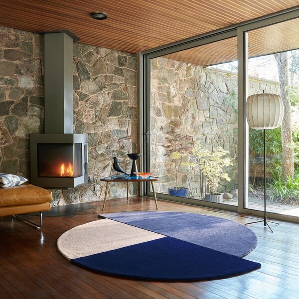 Син ръчно изработен вълнен кръгъл килим ø 150 cm Mia Segment – Flair Rugs