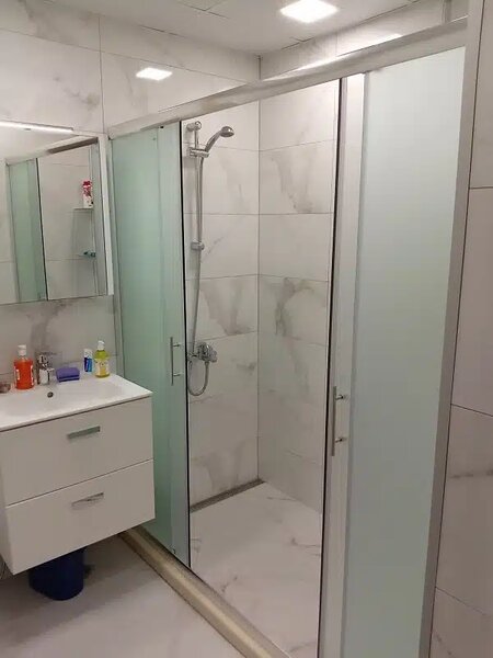 Параван за баня FLORA 600, с две плъзгащи врати, хром
