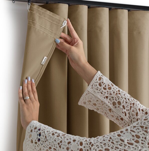 Бежова затъмняваща завеса 140x250 cm Velto – Filumi