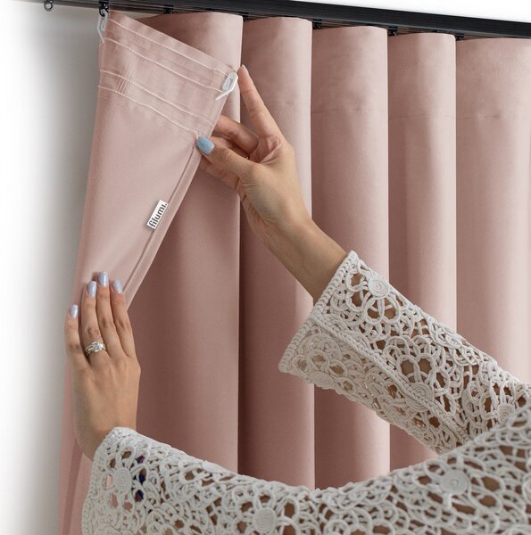 Светлорозова затъмняваща завеса 140x250 cm Velto – Filumi