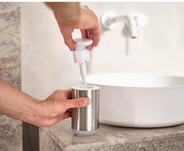 Диспенсер за сапун от неръждаема стомана в сребрист цвят 300 ml Duo Steel – Joseph Joseph