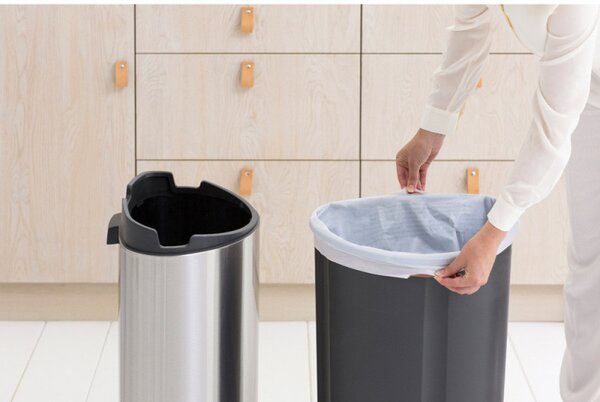 Кош за боклук Brabantia Touch Bin New 649732, 40 л, Безшумно и плавно затваряне, Плосък гръб, Сив