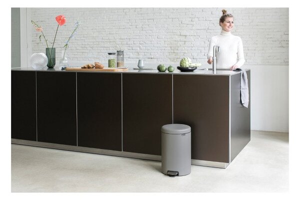 Кош за боклук с педал Brabantia NewIcon 1001091, 20 л, Плавно затваряне, Противоплъзгаща основа, Минерално покритие, Сив