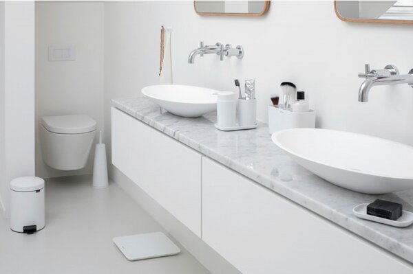Кутия за аксесоари за баня Brabantia ReNew 1003494, Устойчива на корозия, Вътрешен разделител, Противоплъзгаща основа, Бял