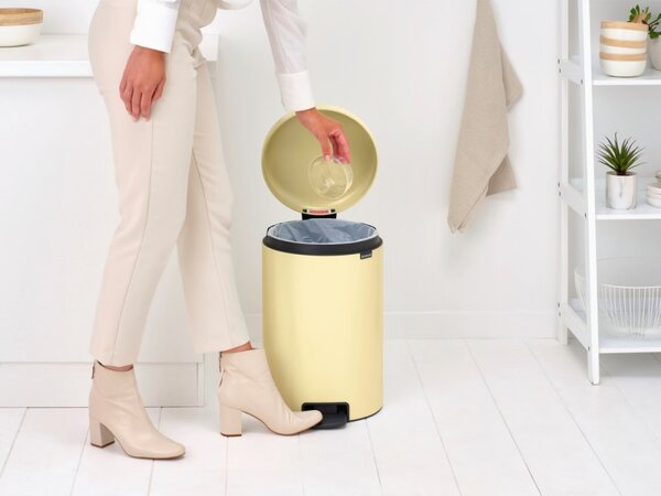 Кош за боклук с педал Brabantia NewIcon 1008848, 20 л, Плавно затваряне, Противоплъзгаща основа, Жълт