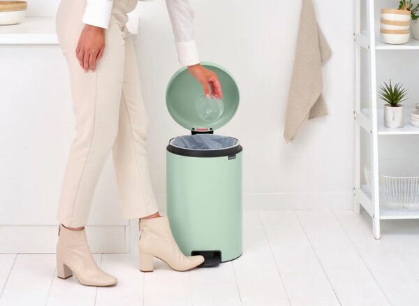 Кош за боклук с педал Brabantia NewIcon 1008847, 20 л, Плавно затваряне, Противоплъзгаща основа, Светлозелен
