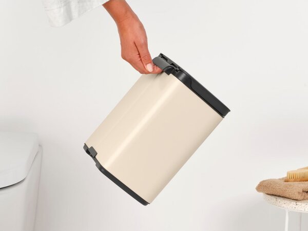 Кош за боклук Brabantia Bo Small 1008865, 4 л, Плавно и безшумно отваряне, Противоплъзгаща основа, Бежов