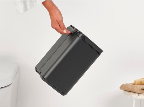 Кош за боклук Brabantia Bo Small 1008866, 4 л, Плавно и безшумно отваряне, Противоплъзгаща основа, Минерално покритие, Тъмносив