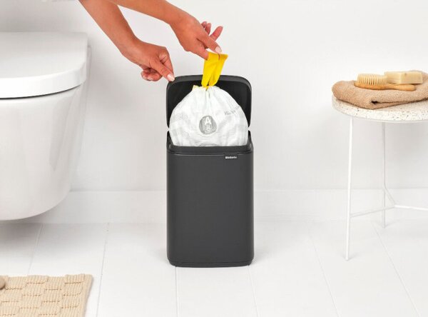 Кош за боклук Brabantia Bo Small 1008866, 4 л, Плавно и безшумно отваряне, Противоплъзгаща основа, Минерално покритие, Тъмносив
