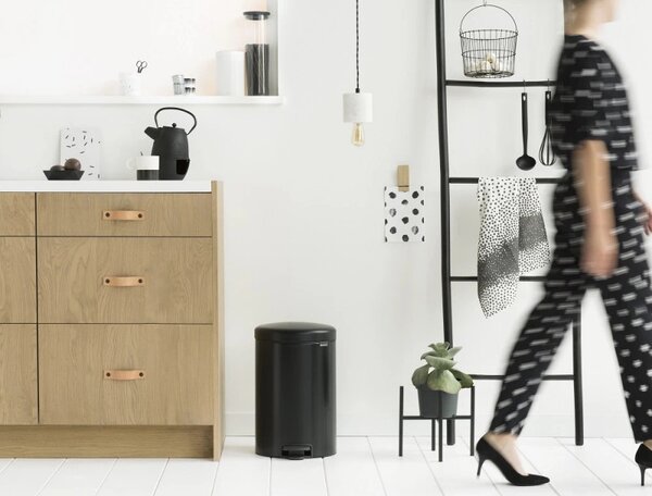 Кош за боклук с педал Brabantia NewIcon 649044, 20 л, Плавно затваряне, Противоплъзгаща основа, Черен