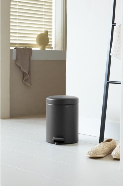 Кош за боклук с педал Brabantia NewIcon 1001103, 5 л, Плавно затваряне, Противоплъзгаща основа, Минерално покритие, Тъмносив