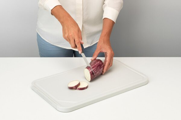 Дъска за рязане и сервиране Brabantia Tasty+ 1003308, 40x25 см, Нехлъзгаща се, Лесна за почистване, Светлосив