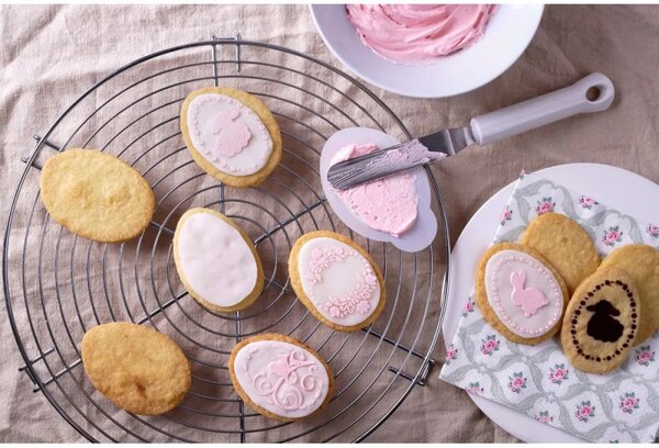 Комплект за великденска декорация Dr.Oetker 1879, 5 части, 4 декорации, 1 формичка, Неръждаема стомана, Сребрист