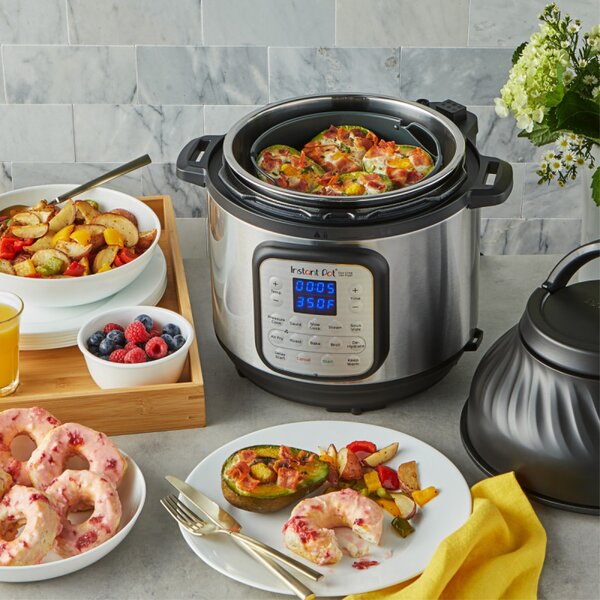 Мултикукър Instant Pot Duo Crisp + Air Fryer 140004401, 1500 W, 5.7 л, 11 програми, Кошница Air Fryer, EvenCrisp, Инокс