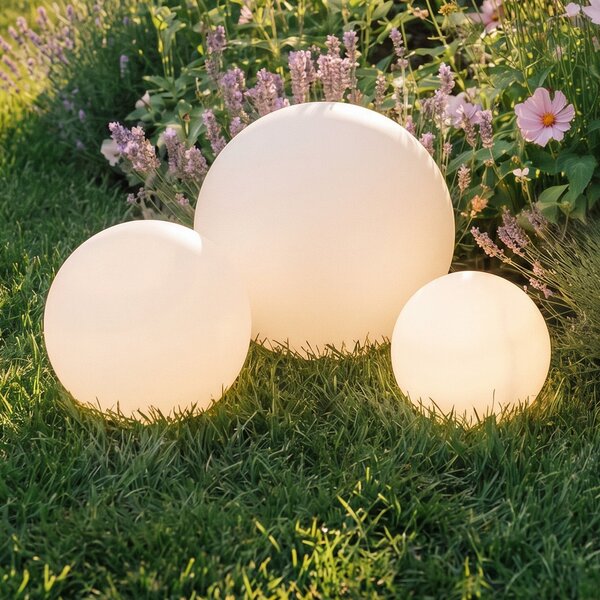 Lindby LED соларни лампи Lago, комплект от 3 броя, глобуси, шип за заземяване,, Бял, Пластмаса, Модерен, Глобус за открито