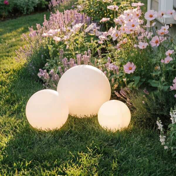 Lindby LED соларни лампи Lago, комплект от 3 броя, глобуси, шип за заземяване,, Бял, Пластмаса, Модерен, Глобус за открито