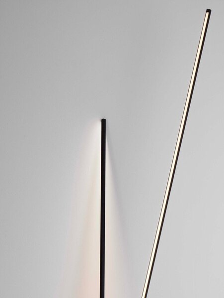 Матово черно метална LED подова лампа с огъваща се структура (височина 181 cm) Kimolia – Nova Luce