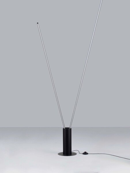 Матово черно метална LED подова лампа с огъваща се структура (височина 181 cm) Kimolia – Nova Luce