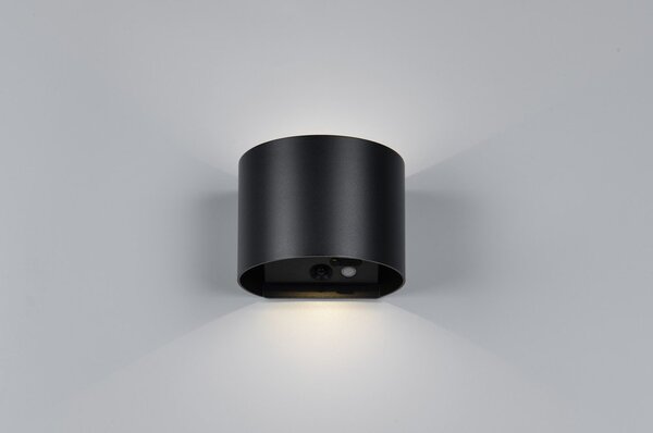 LED стенно външно осветително тяло с USB със сензор за движение (височина 10 cm) Genie – Reality
