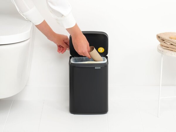 Кош за боклук Brabantia Bo Small 1006622, 4 л, Плавно и безшумно отваряне, Противоплъзгаща основа, Черен