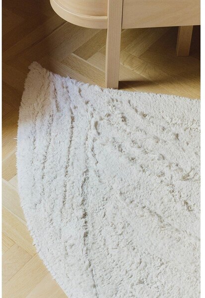 Кремав ръчно изработен памучен детски килим подходящ за пране 100x120 cm Swan – Lorena Canals