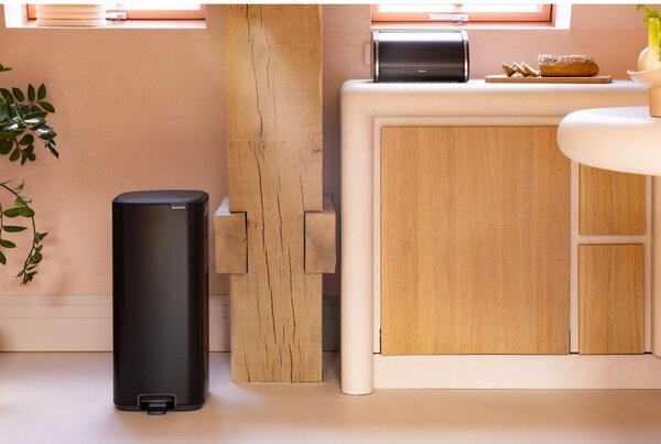 Матово черно стоманено кошче за боклук с педал 30 l Bo – Brabantia