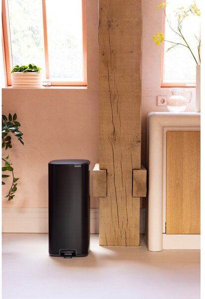 Матово черно стоманено кошче за боклук с педал 30 l Bo – Brabantia