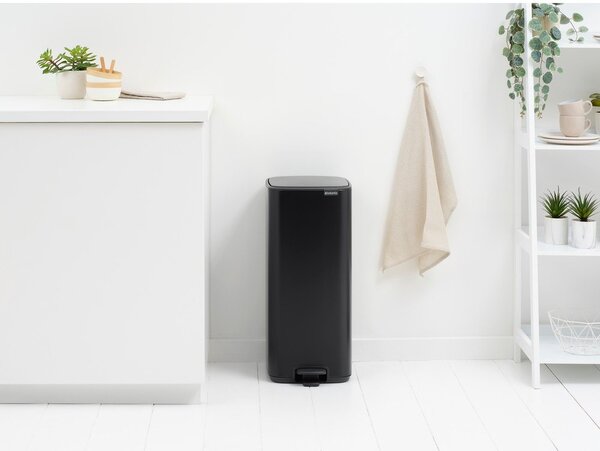 Матово черно стоманено кошче за боклук с педал 30 l Bo – Brabantia