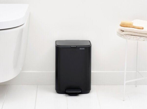 Матово черно стоманено кошче за боклук с педал 4 l Bo – Brabantia