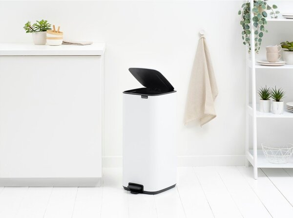 Бяло стоманено кошче за боклук с педал 30 l Bo – Brabantia