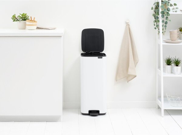 Бяло стоманено кошче за боклук с педал 30 l Bo – Brabantia
