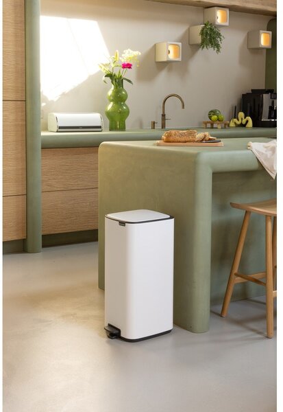 Бяло стоманено кошче за боклук с педал 30 l Bo – Brabantia