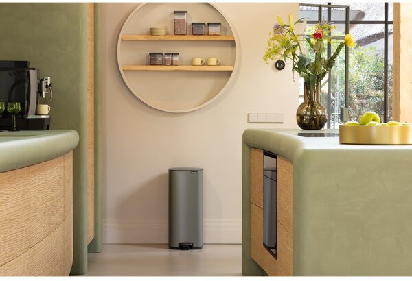 Сиво стоманено кошче за боклук с педал 30 l Bo – Brabantia