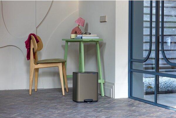 Сиво стоманено кошче за боклук с педал 12 l Bo – Brabantia