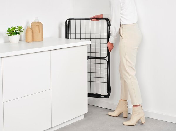 Матово черна сушилня за дрехи 18 m HangOn Too – Brabantia