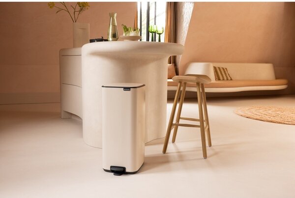 Бежово стоманено кошче за боклук с педал 30 l Bo – Brabantia