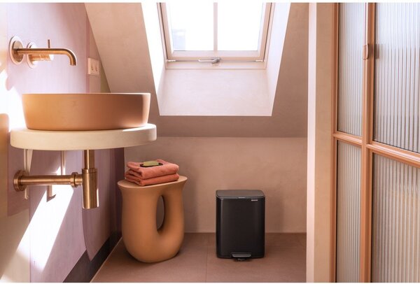 Матово черно стоманено кошче за боклук с педал 12 l Bo – Brabantia