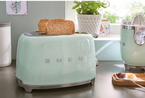 Светлозелен тостер Retro Style – SMEG